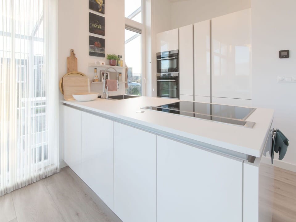 Cabinetry, Countertop, Wood, Building, Interior Design, Flooring, Kitchen, Floor, Window
