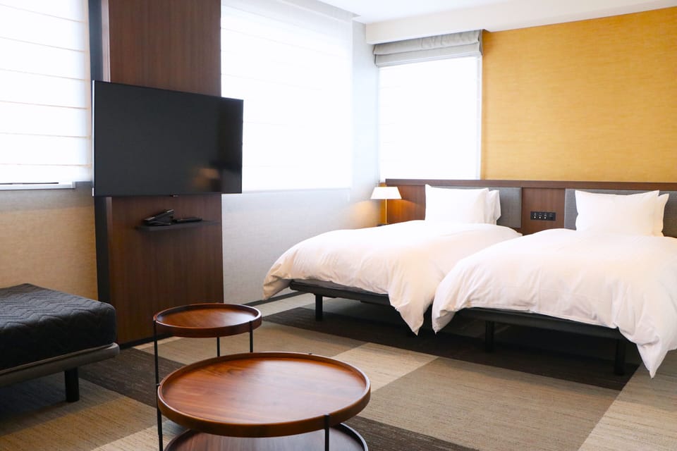 Deluxe Twin Room | In-room safe, iron/ironing board, free WiFi, bed sheets