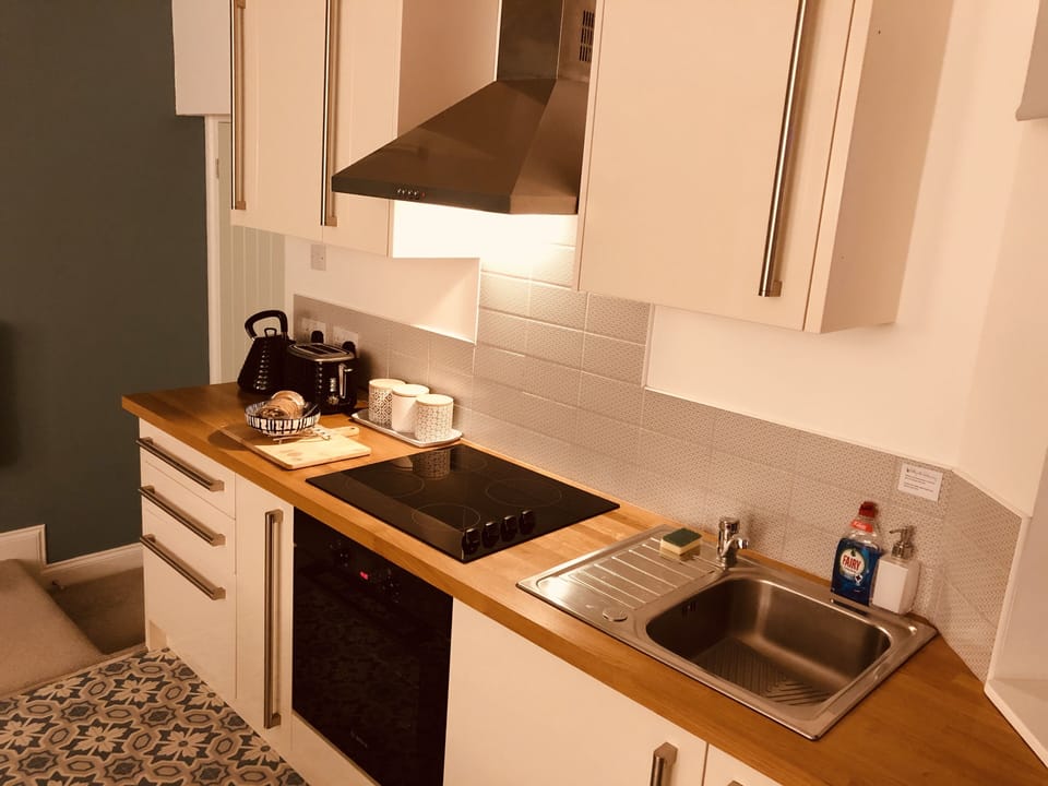 Kitchen fitted with Bosch appliances if you fancy a bit of cooking!