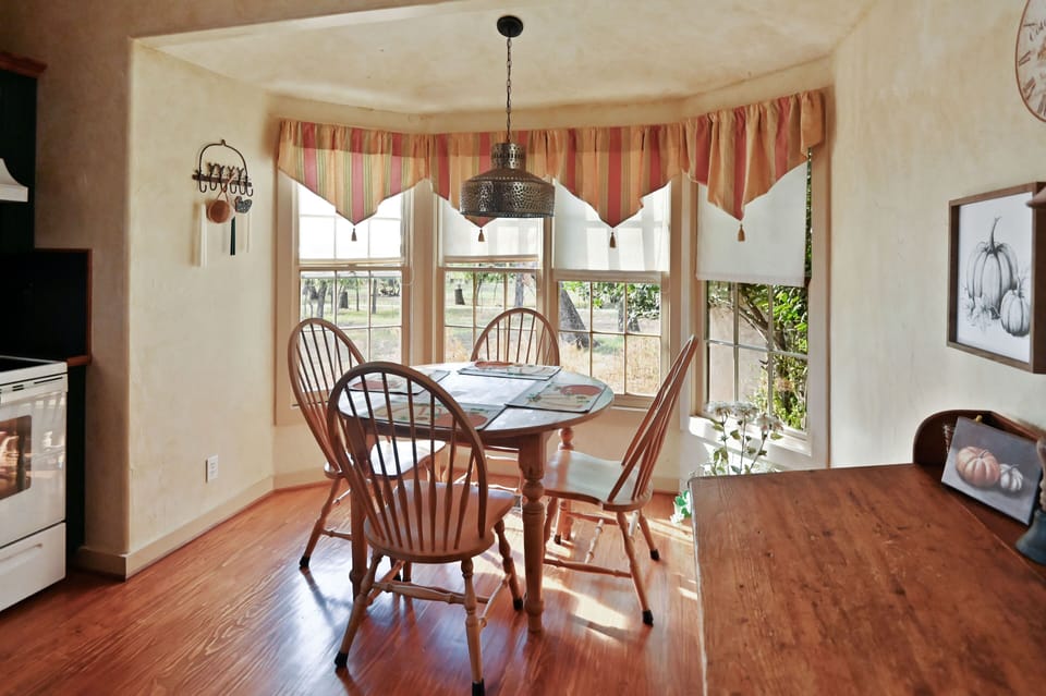 Cabin, 1 Bedroom | Dining