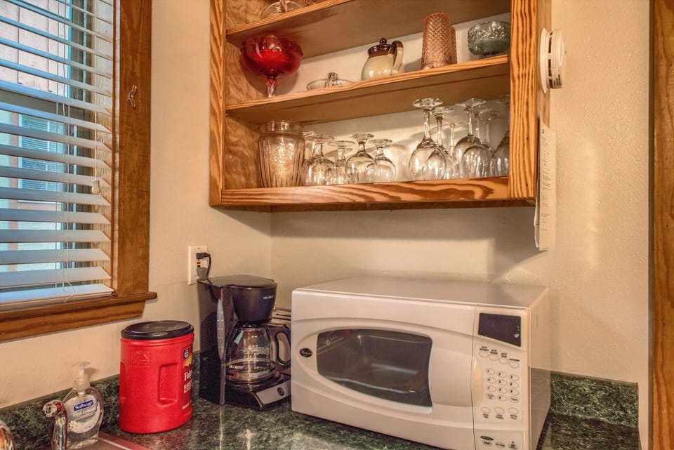 Cabin, 1 Bedroom | Private kitchen | Fridge, coffee/tea maker