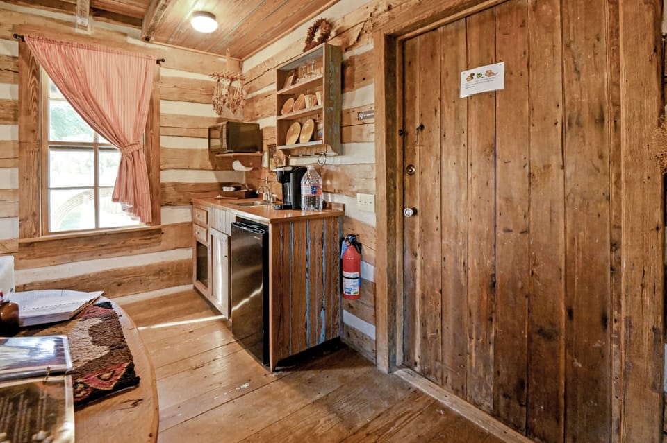 Cabin, 1 Bedroom | Private kitchen | Fridge, oven, coffee/tea maker, toaster