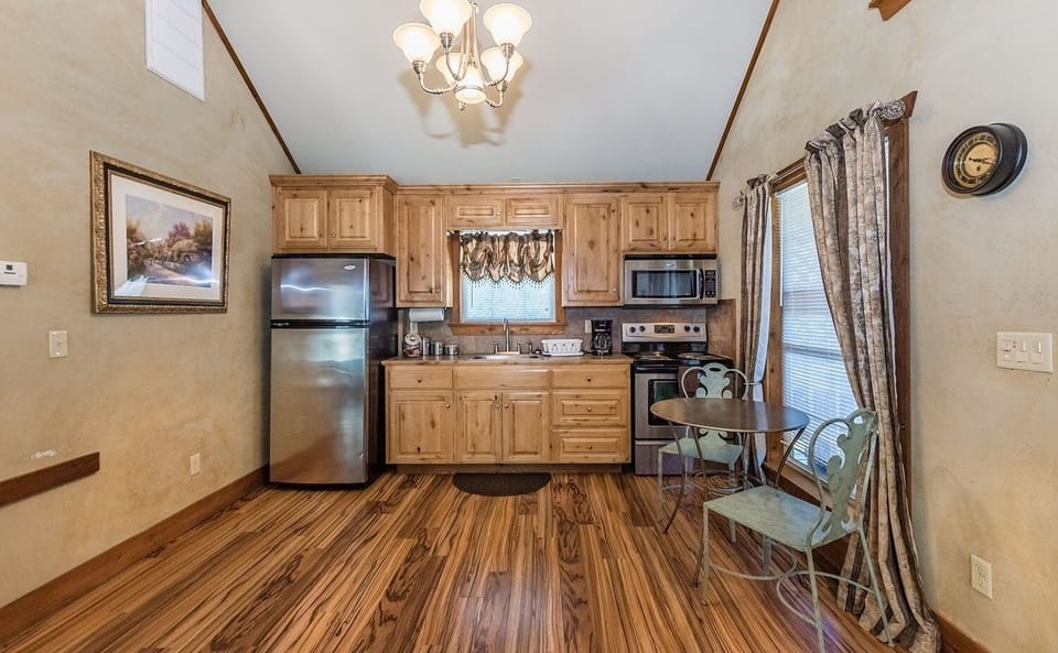 Cabin, 1 Bedroom | Private kitchen | Fridge, microwave, oven, stovetop