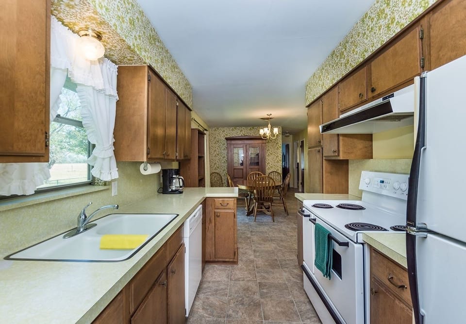 House, 2 Bedrooms | Private kitchen | Fridge, oven, stovetop, coffee/tea maker