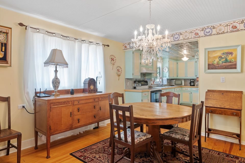 House, 2 Bedrooms | Dining
