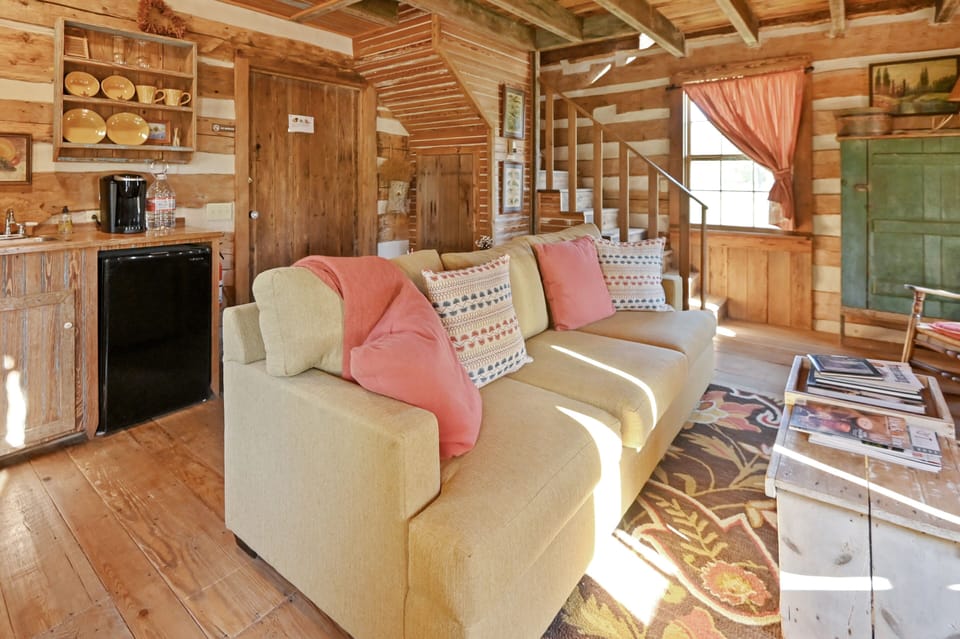 Cabin, 2 Bedrooms | Living area