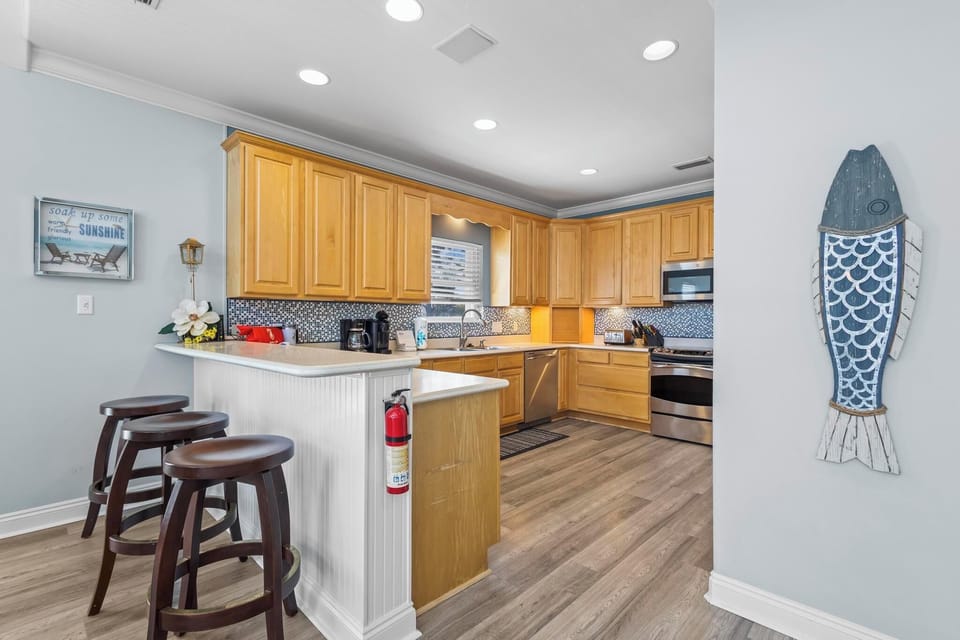 Breakfast bar and kitchen