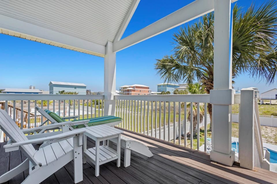 Large porch for lounging