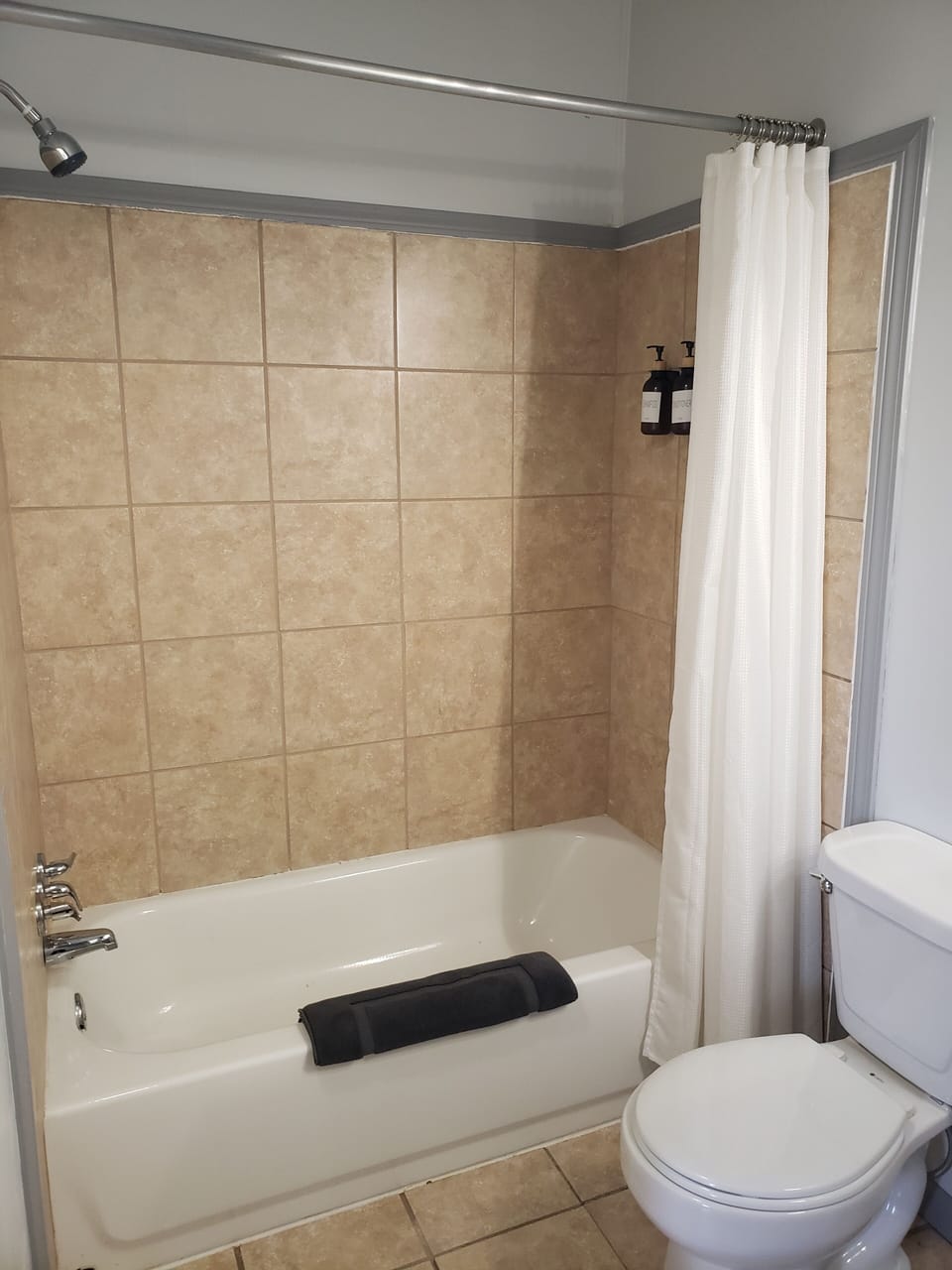 King Suite, 1 King Bed With Sofa Bed, Mountain View, Mountainside | Bathroom | Combined shower/tub, towels