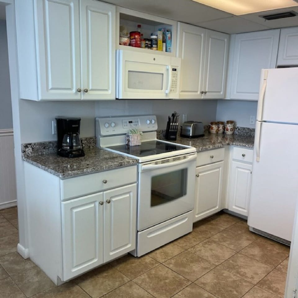 Fully equipped kitchen with granite counters.