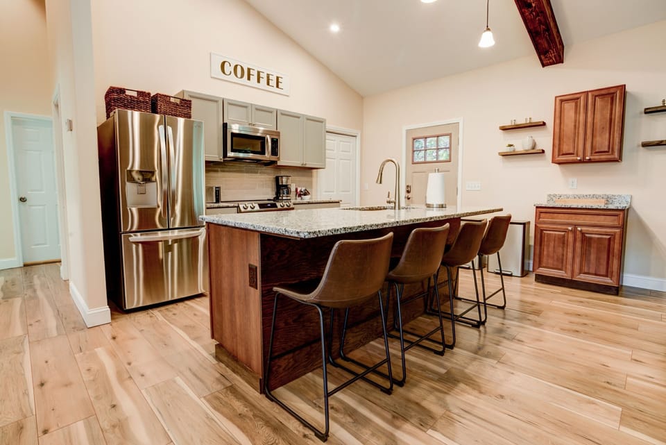 Kitchen Bar | Seats 4