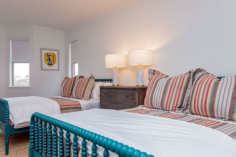 Four Queens Bedroom - Walker Luxury Vacation Rentals