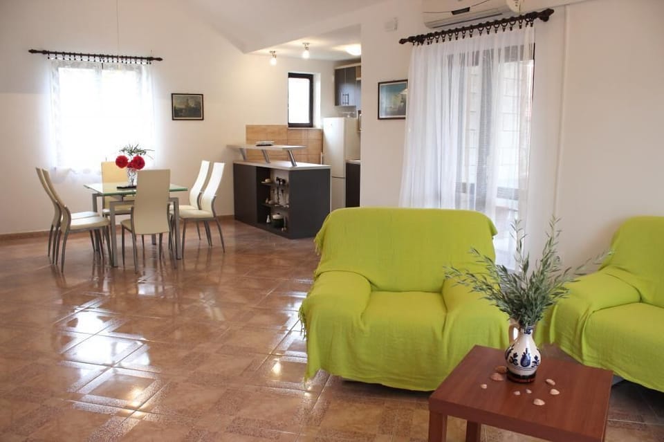 Apartment (Two Bedroom Apartment with Terrace) | Living room