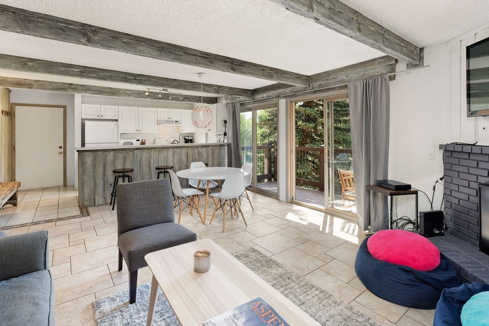 Condo, 2 Bedrooms | Living room