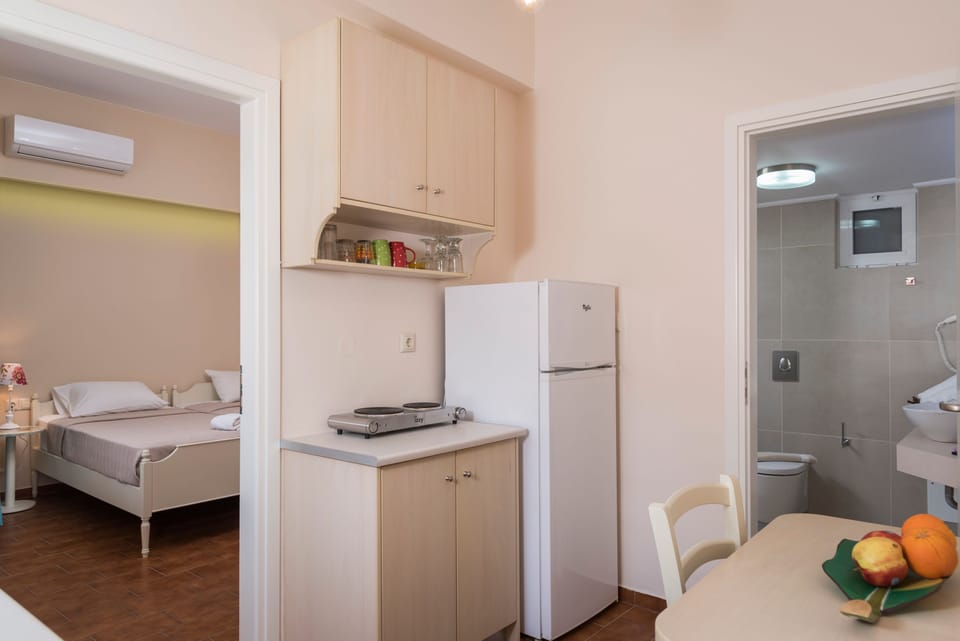 Deluxe Apartment, 2 Bedrooms, Beachfront | Floor plan