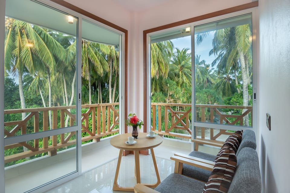 Deluxe Double Room with Balcony | In-room dining