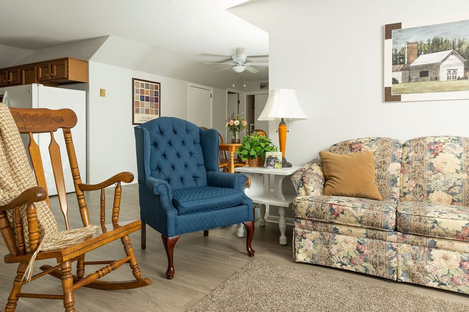 Spacious living room with open floor, plan to kitchen and dining room area.