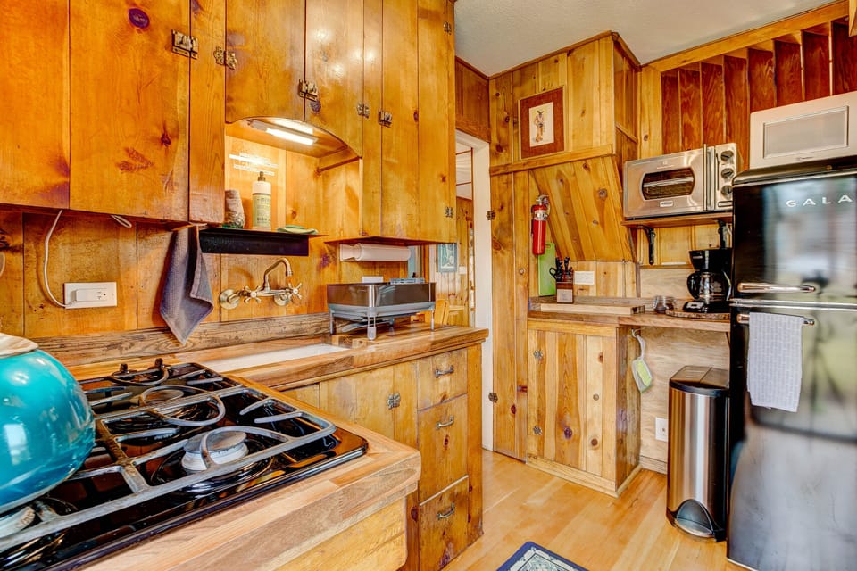 The cabin kitchen maximizes both form and function. 
