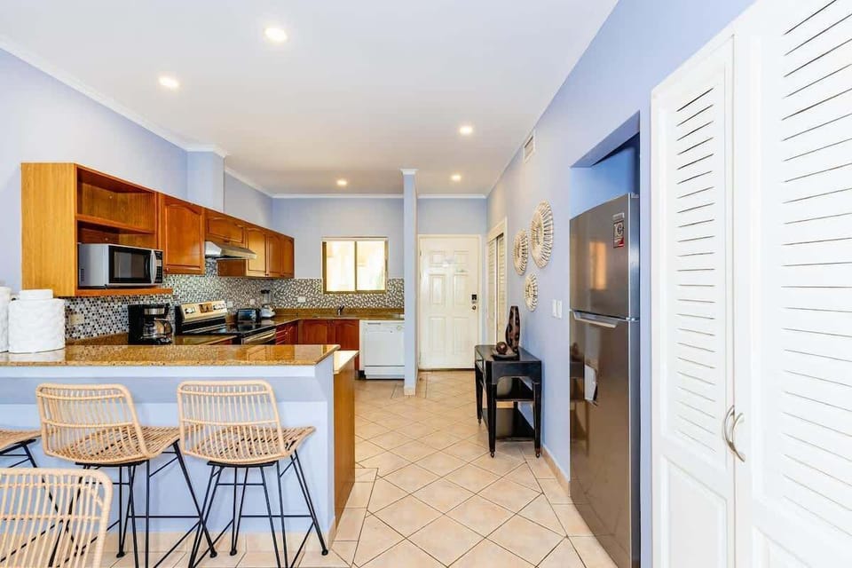 View of kitchen and breakfast bar