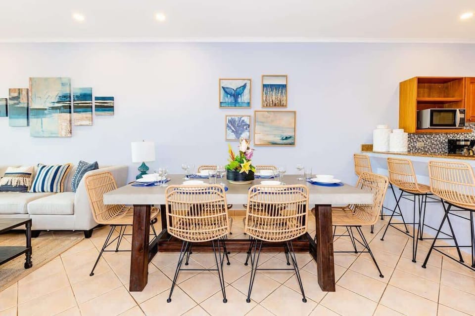 Dining area for 6