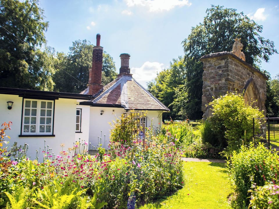 Exterior | Lion Gate Lodge, Scrivelsby