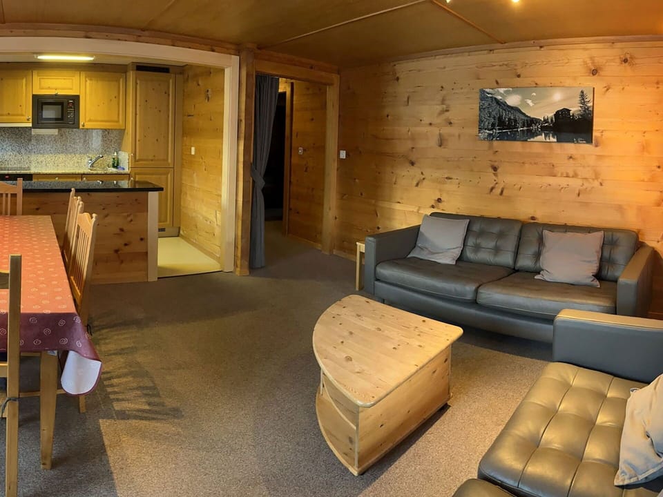Furniture, Property, House, Wood, Table, Architecture, Interior Design, Comfort, Building, Flooring