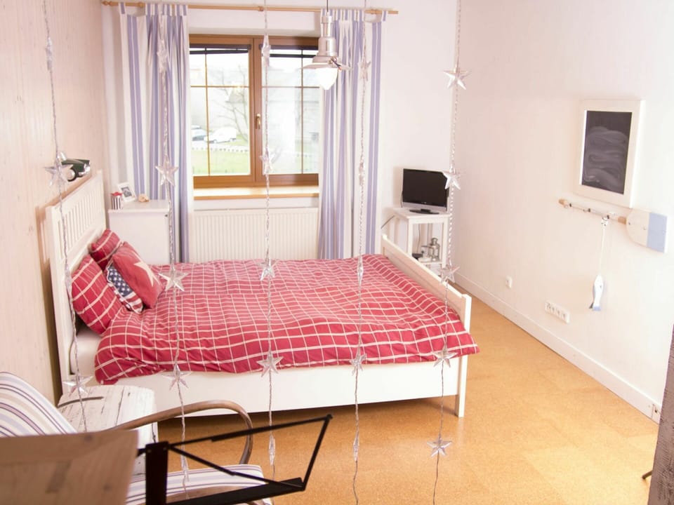 Building, Window, Comfort, Textile, Wood, Interior Design, Flooring, Bed Frame, Floor