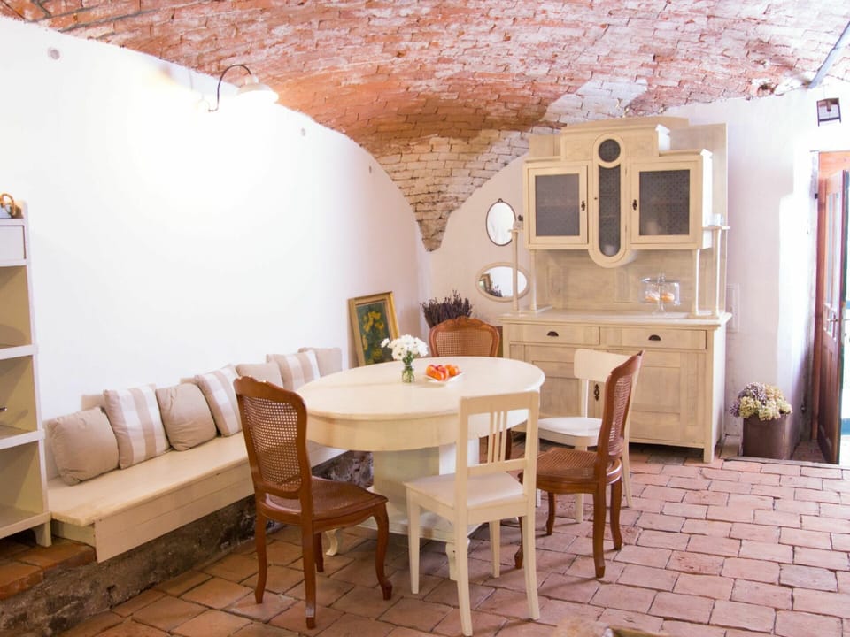 Table, Furniture, Property, Building, Decoration, Couch, Chair, Wood, Interior Design, Lighting