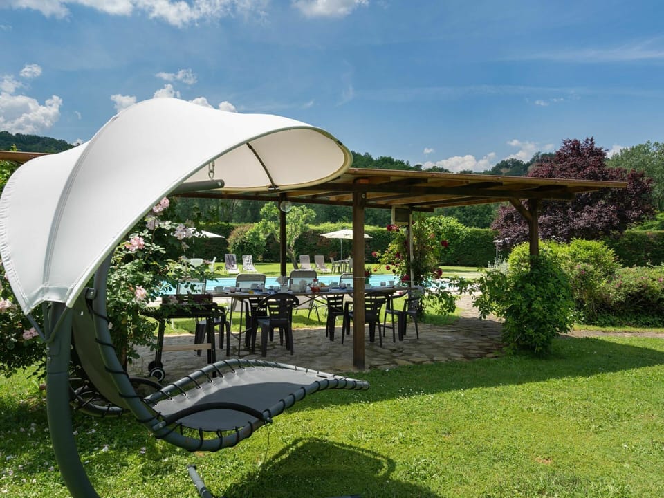 Cloud, Sky, Plant, Shade, Outdoor Furniture, Tree, Outdoor Table, Urban Design, Leisure, Grass