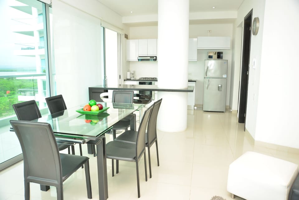 Apartment, 3 Bedrooms, Accessible, Balcony | Dining room