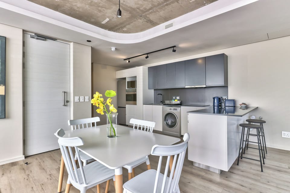 Apartment, 2 Bedrooms, Balcony, City View | Dining