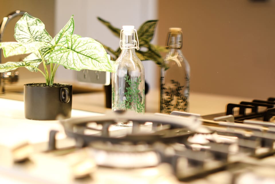 City Apartment | Private kitchen | Full-size fridge, microwave, oven, stovetop