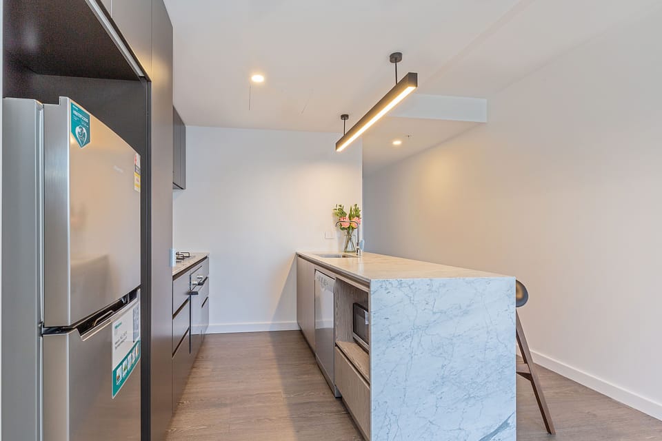City Apartment | Private kitchen | Full-size fridge, microwave, oven, stovetop