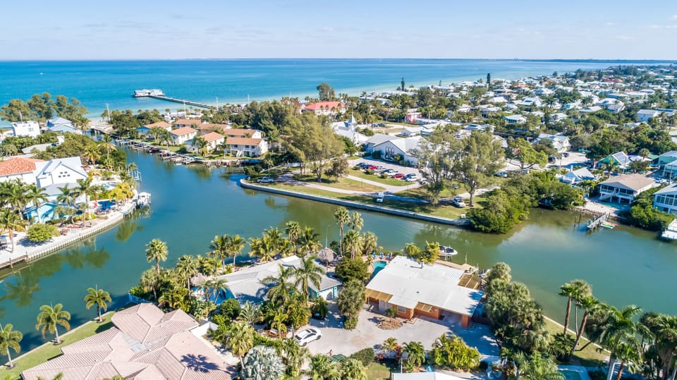 Super location right on the water.  Access to the Gulf and Intracoastal