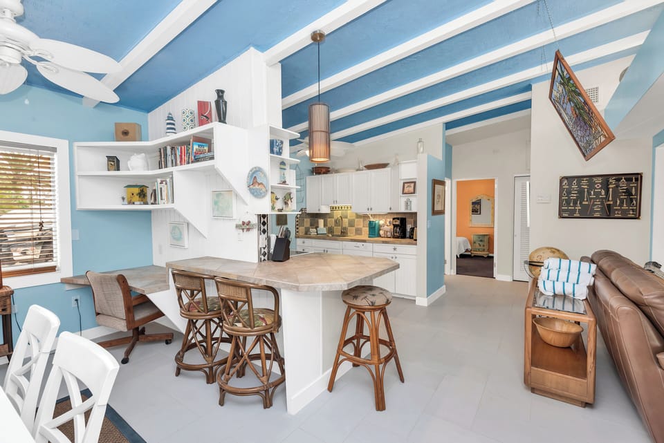 Desk space/Island and Kitchen