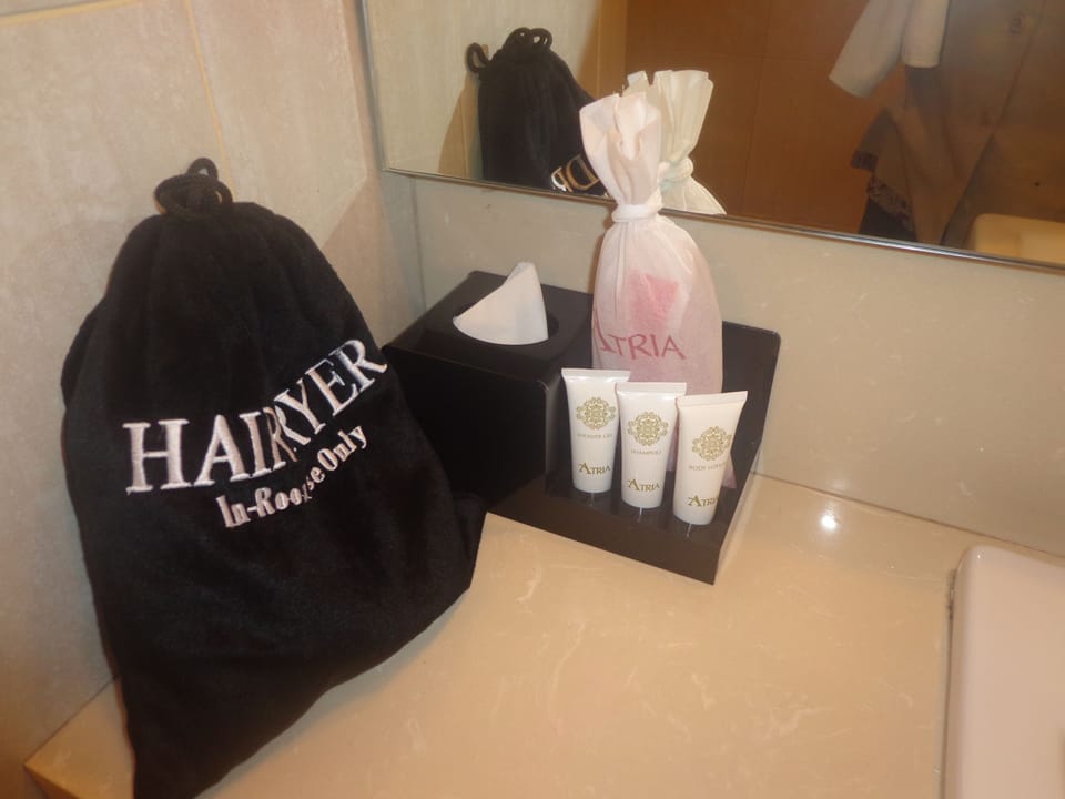 Deluxe Double Room | Bathroom | Shower, hair dryer, slippers, bidet