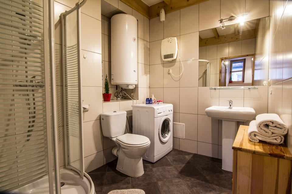 Triple Room, Shared Bathroom | Bathroom | Shower