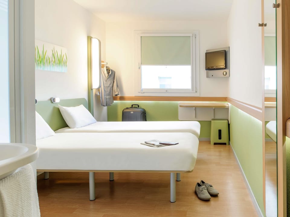 Twin Room, 2 Twin Beds | Desk, iron/ironing board, free WiFi, bed sheets