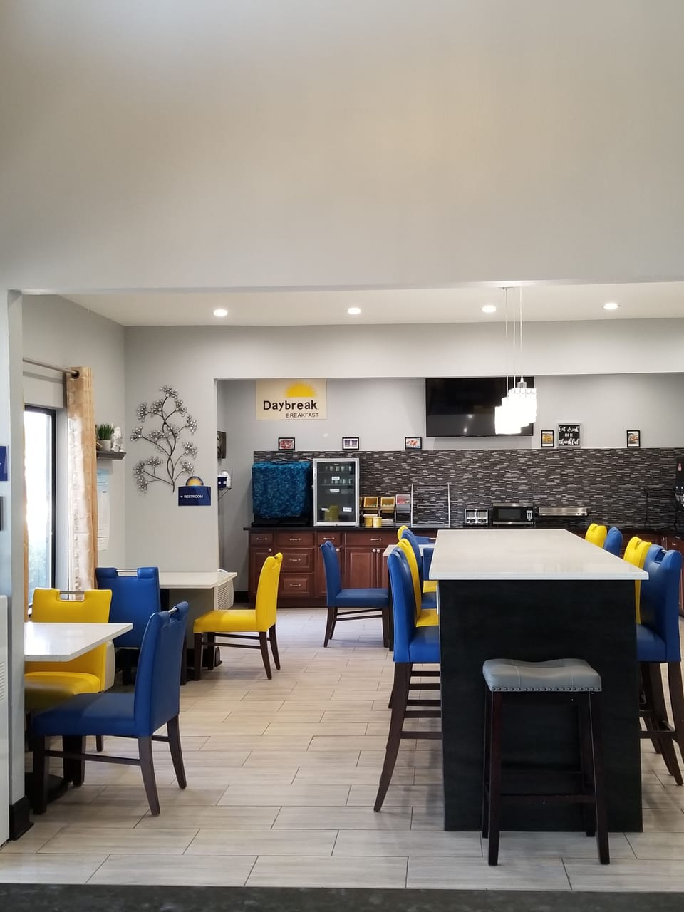 Free daily continental breakfast