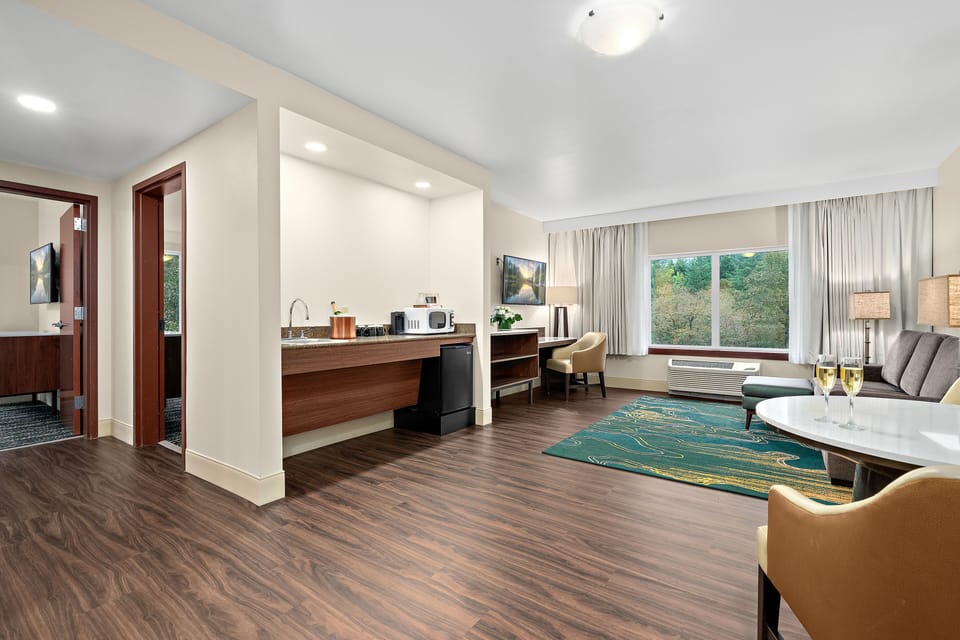 Deluxe Suite, Multiple Beds (Family Suite) | In-room safe, desk, laptop workspace, blackout drapes