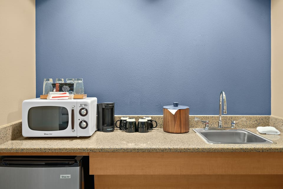 Deluxe Suite, 2 Queen Beds (2 Queen Sky Suite) | In-room safe, desk, laptop workspace, blackout drapes