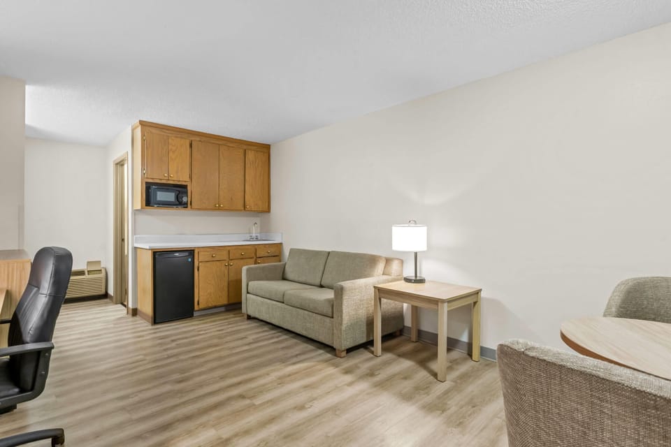 Studio Suite, 2 Double Beds, Non Smoking | Desk, blackout drapes, free cribs/infant beds, rollaway beds