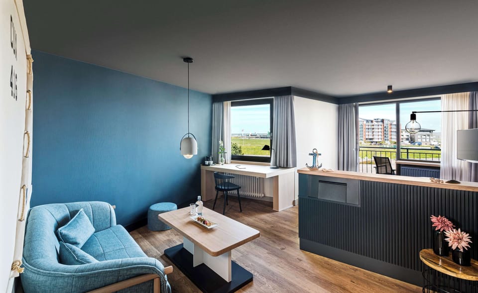 Deluxe Room, 1 Double Bed, Balcony (Cozy Sitting Corner) | Hypo-allergenic bedding, minibar, in-room safe, desk