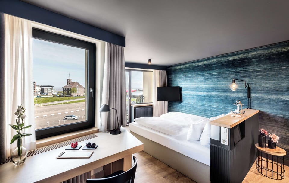 Deluxe Room, 1 Double Bed, Balcony (Cozy Sitting Corner) | Hypo-allergenic bedding, minibar, in-room safe, desk