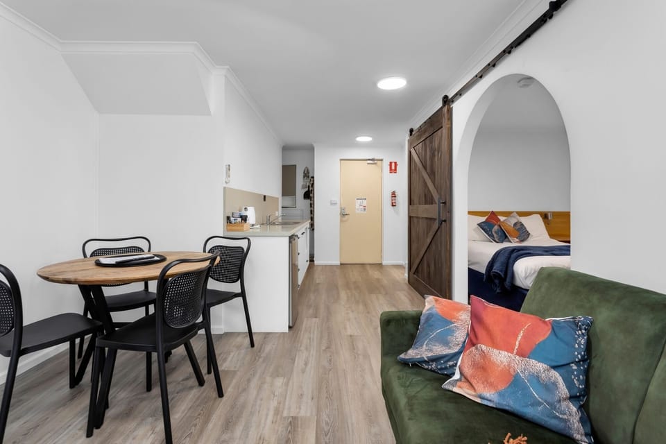 Apartment, 2 Bedrooms, Courtyard Area, Free Wi-Fi & Parking | Living area | Flat-screen TV