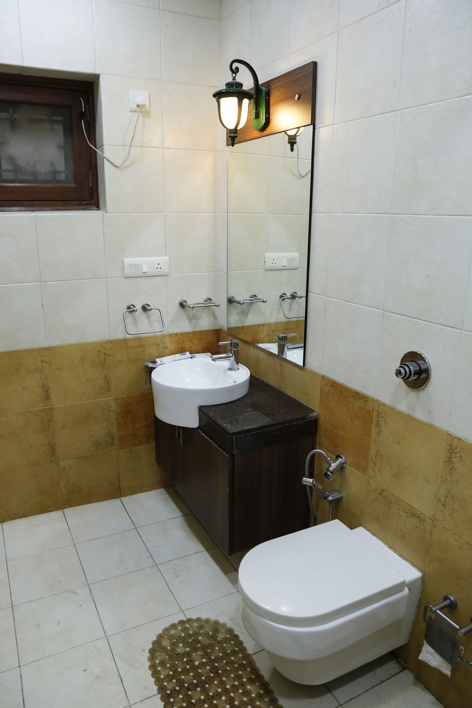 Superior Room, 1 Double Bed | Bathroom | Free toiletries, hair dryer (on request), slippers