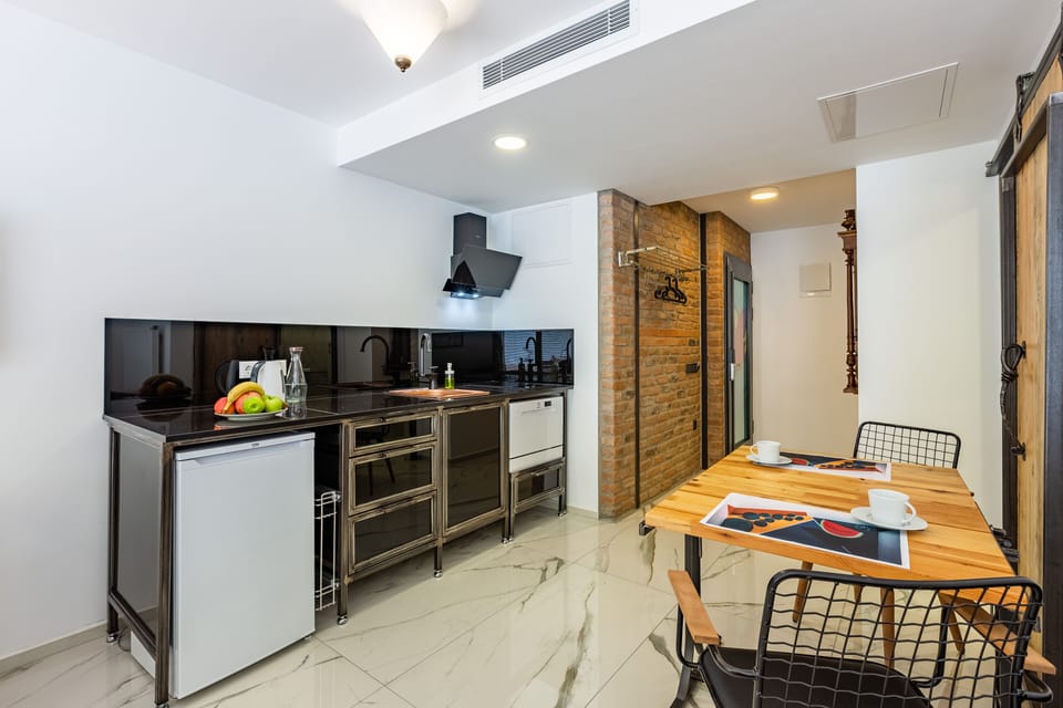 Twin Room with Terrace | In-room safe, individually decorated, individually furnished, free WiFi