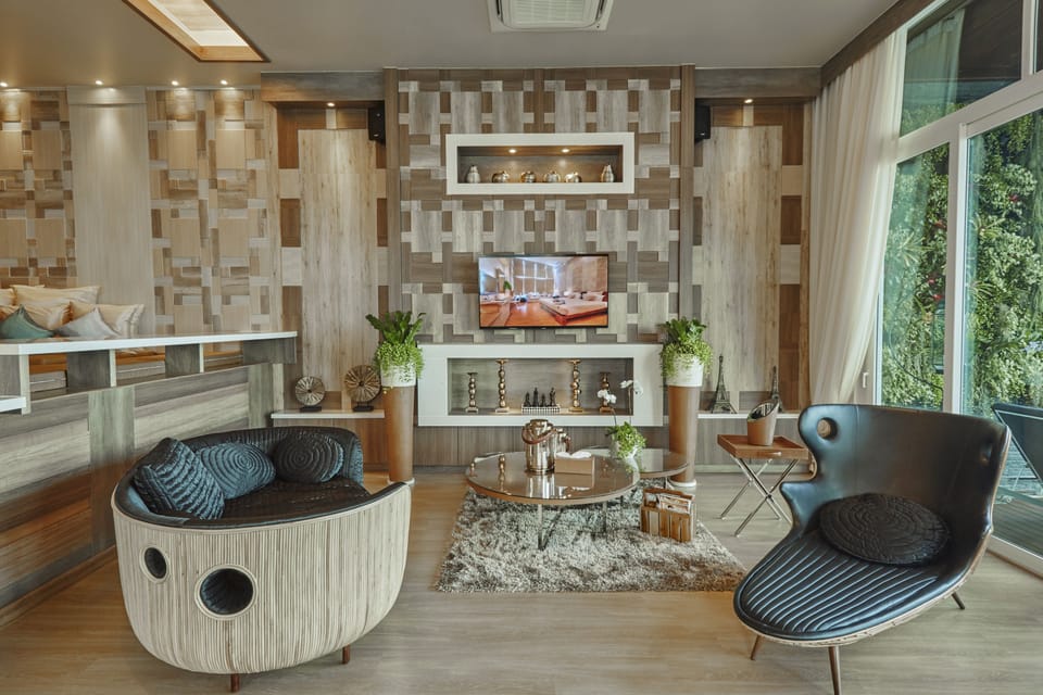 Luxury Villa | Minibar, in-room safe, desk, free WiFi