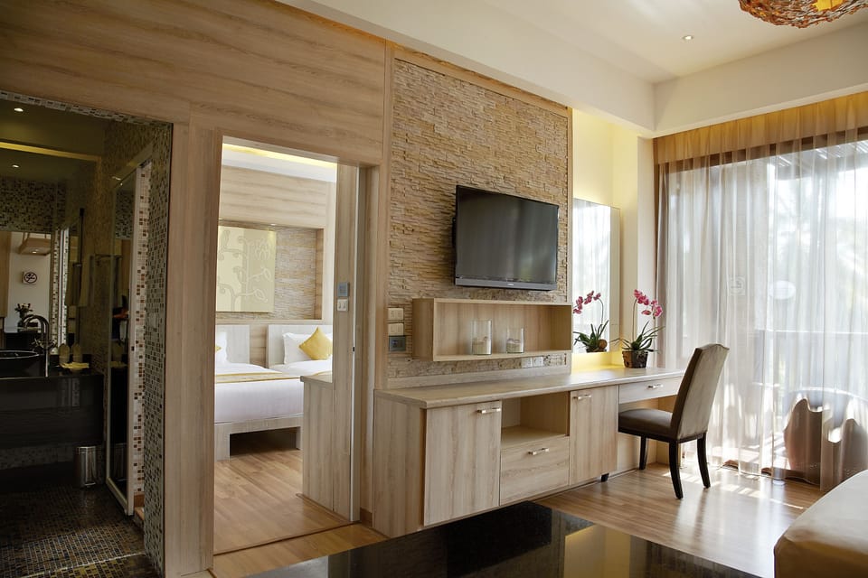 Junior Double or Twin Room | Minibar, in-room safe, desk, free WiFi