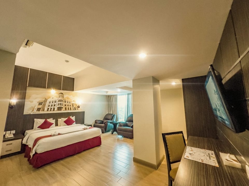Junior Suite | Premium bedding, minibar, in-room safe, desk